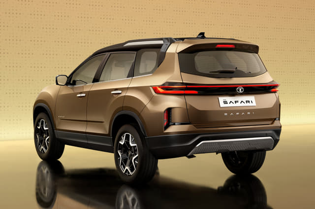 Tata Safari Accomplished trim - rear Image - 10658